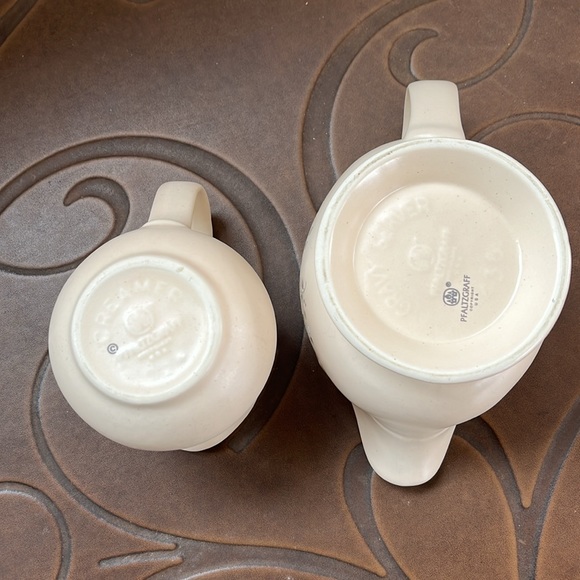 Vintage Pfaltzgraff Remembrance Creamer and Gravy Server - Picture 4 of 8